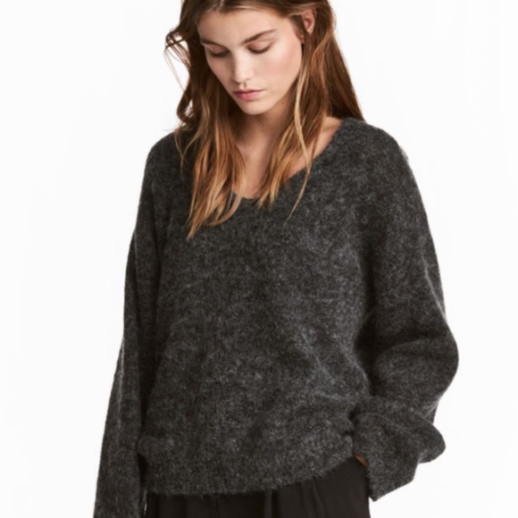 NWT H&M Women Charcoal Mohair Wool Blend Soft Knit V-neck Sweater Relaxed Fit M - Picture 3 of 3